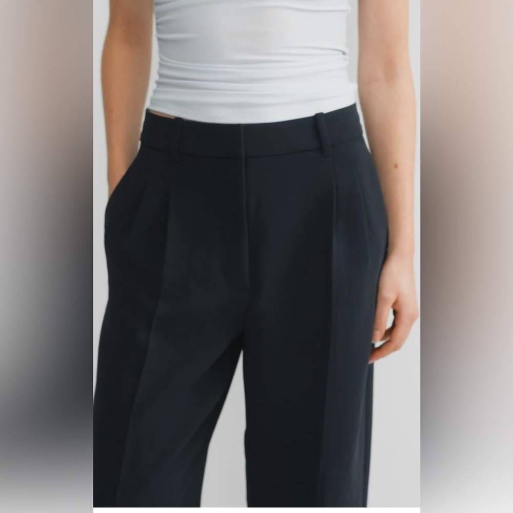 Aritzia the Effortless Pant